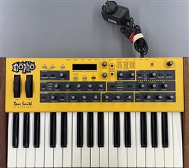 DSI Dave Smith Mopho Synthesizer Keyboard With Power Supply